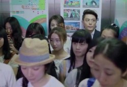 撩妹姐妹吃瓜,姐妹们一起吃瓜，解锁恋爱新姿势