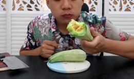 给兄弟送花吃瓜,花瓜共享，温馨时光