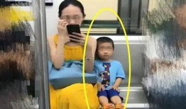 妈妈偷拍儿子吃瓜视频,妈妈记录下儿子吃瓜的可爱日常