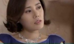 美女独自回家吃瓜,美女邂逅甜蜜瓜果时光