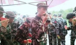 大二军训吃瓜,大二学子瓜语连篇