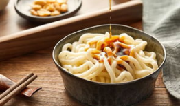 李村甜水面吃瓜,夏日吃瓜新风尚，甜蜜滋味尽在其中