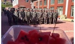 大二军训吃瓜,大二学子瓜语连篇