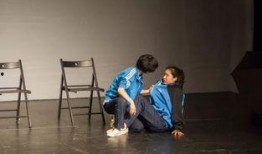 霸凌女孩吃瓜,揭秘霸凌女孩的隐秘生活